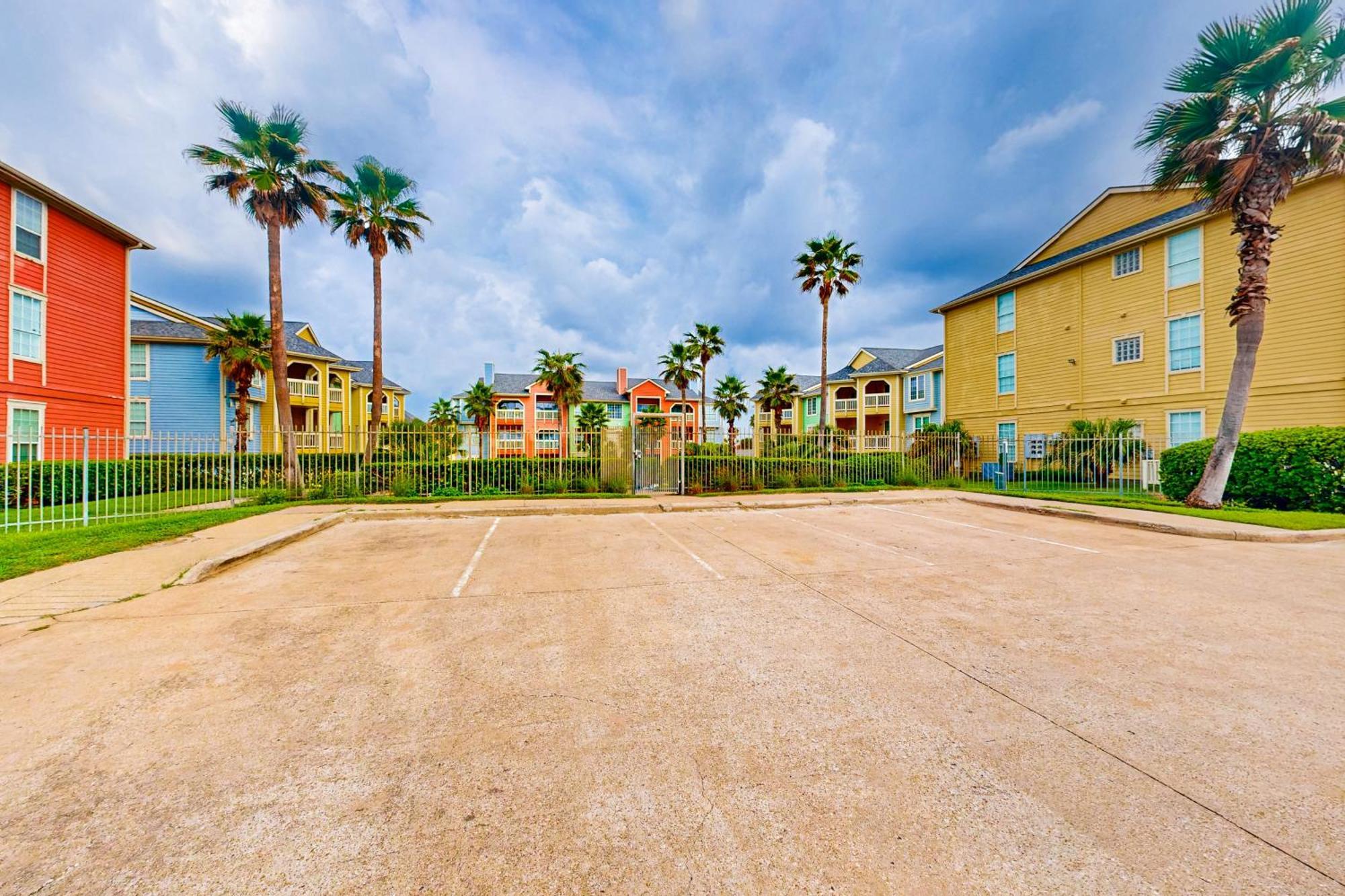 The Dawn Condominiums II Galveston Room photo